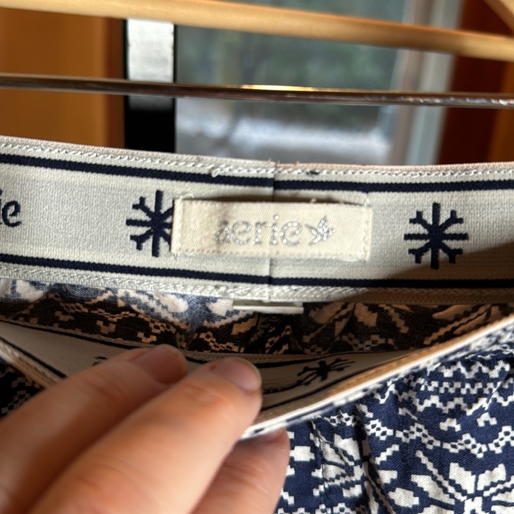 Aerie Blue White Snowflake Pajama Shorts Nordic Fair Isle Lounge Size Medium - Picture 7 of 8